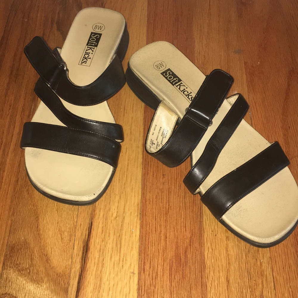 SoftKicks Size 8 Wide Sandals